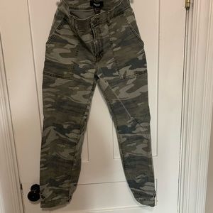 Express Women’s High Rise Cropped Pants